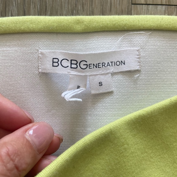 NWOT BCBG lime green mini skirt size small - Picture 2 of 2